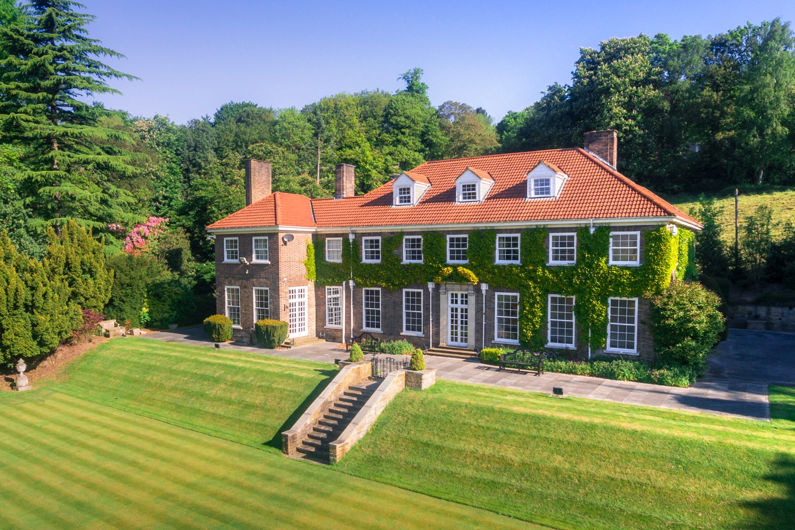 Woodlands Drive, Rawdon, Leeds, West Yorkshire, LS19