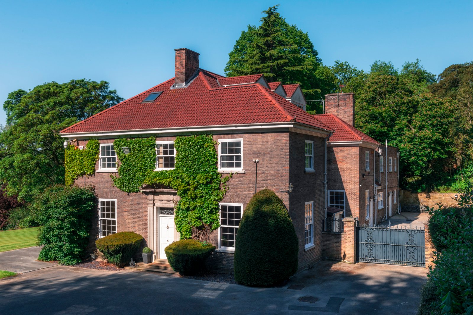 Woodlands Drive, Rawdon, Leeds, West Yorkshire, LS19