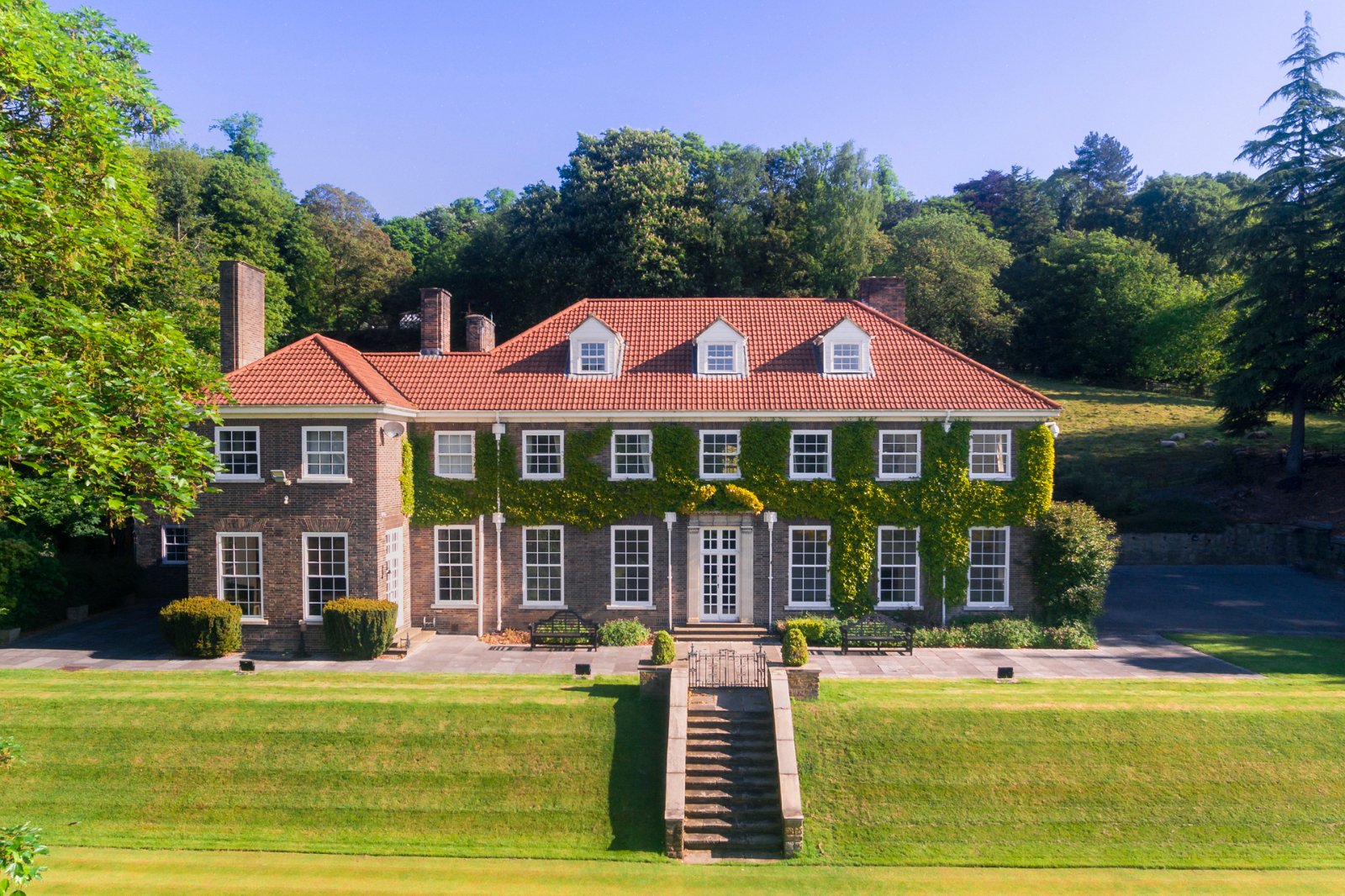 Woodlands Drive, Rawdon, Leeds, West Yorkshire, LS19