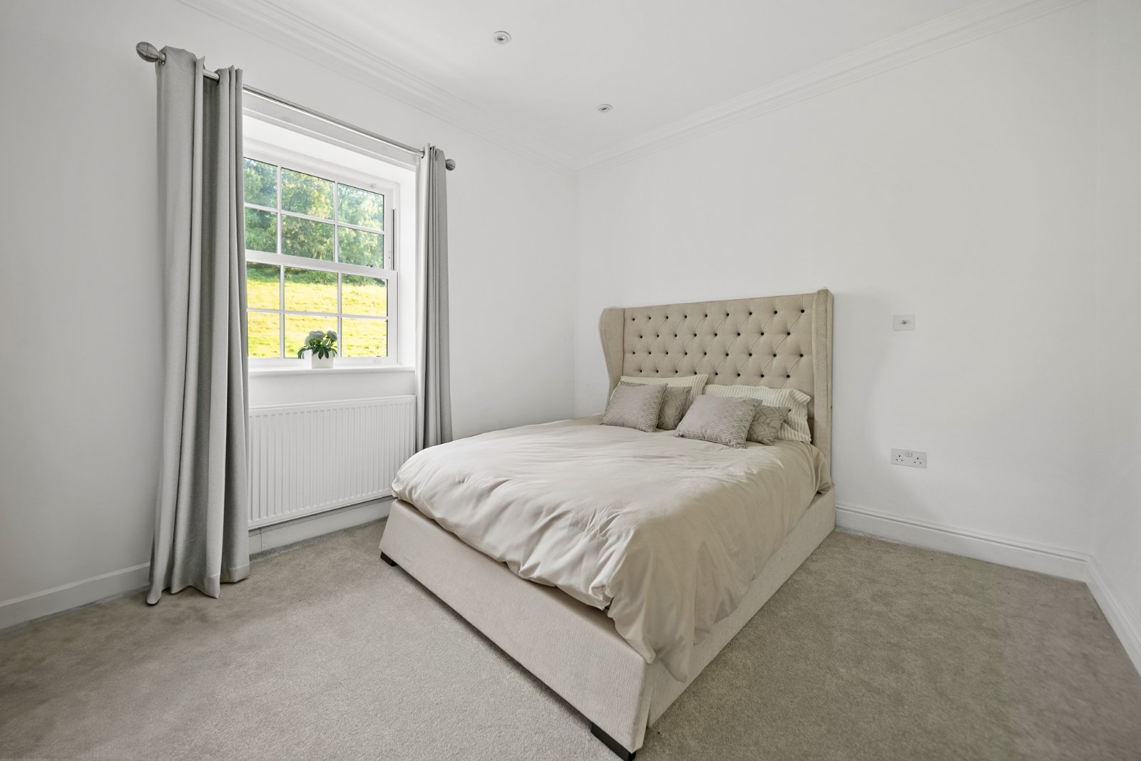 Woodlands Drive, Rawdon, Leeds, West Yorkshire, LS19