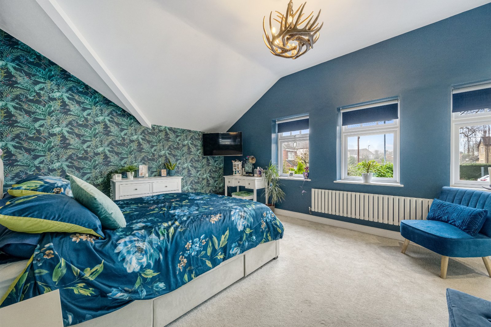 Foxholes Crescent, Calverley, Pudsey, West Yorkshire, LS28