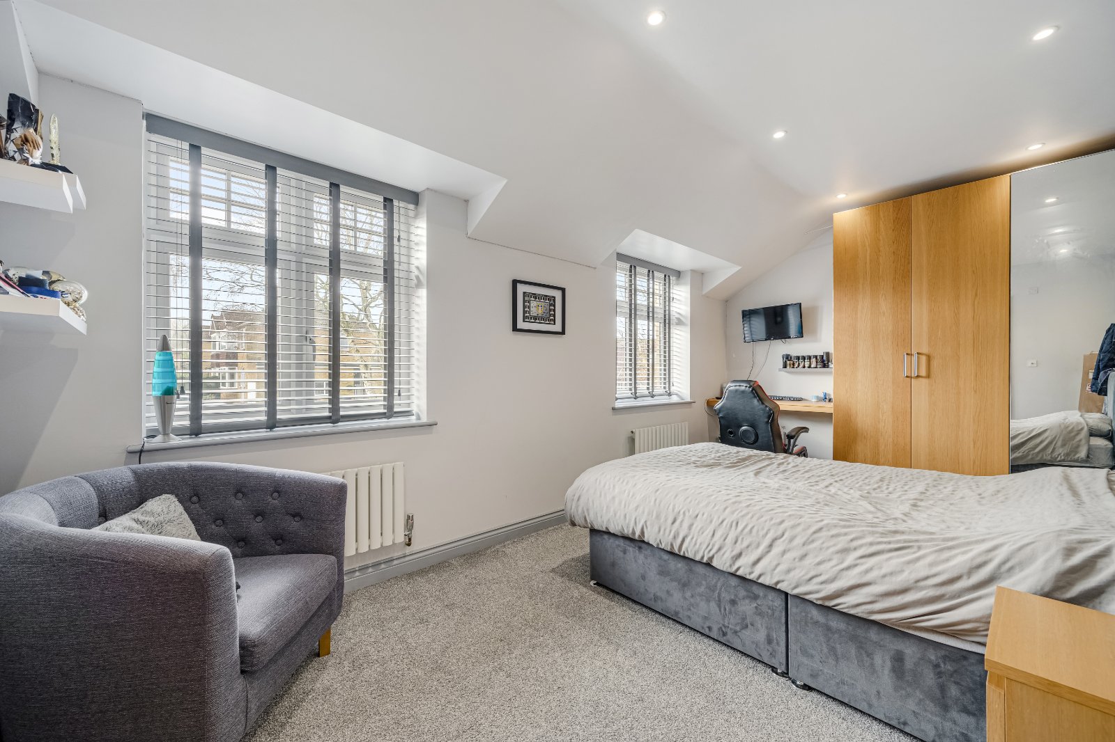 Foxholes Crescent, Calverley, Pudsey, West Yorkshire, LS28