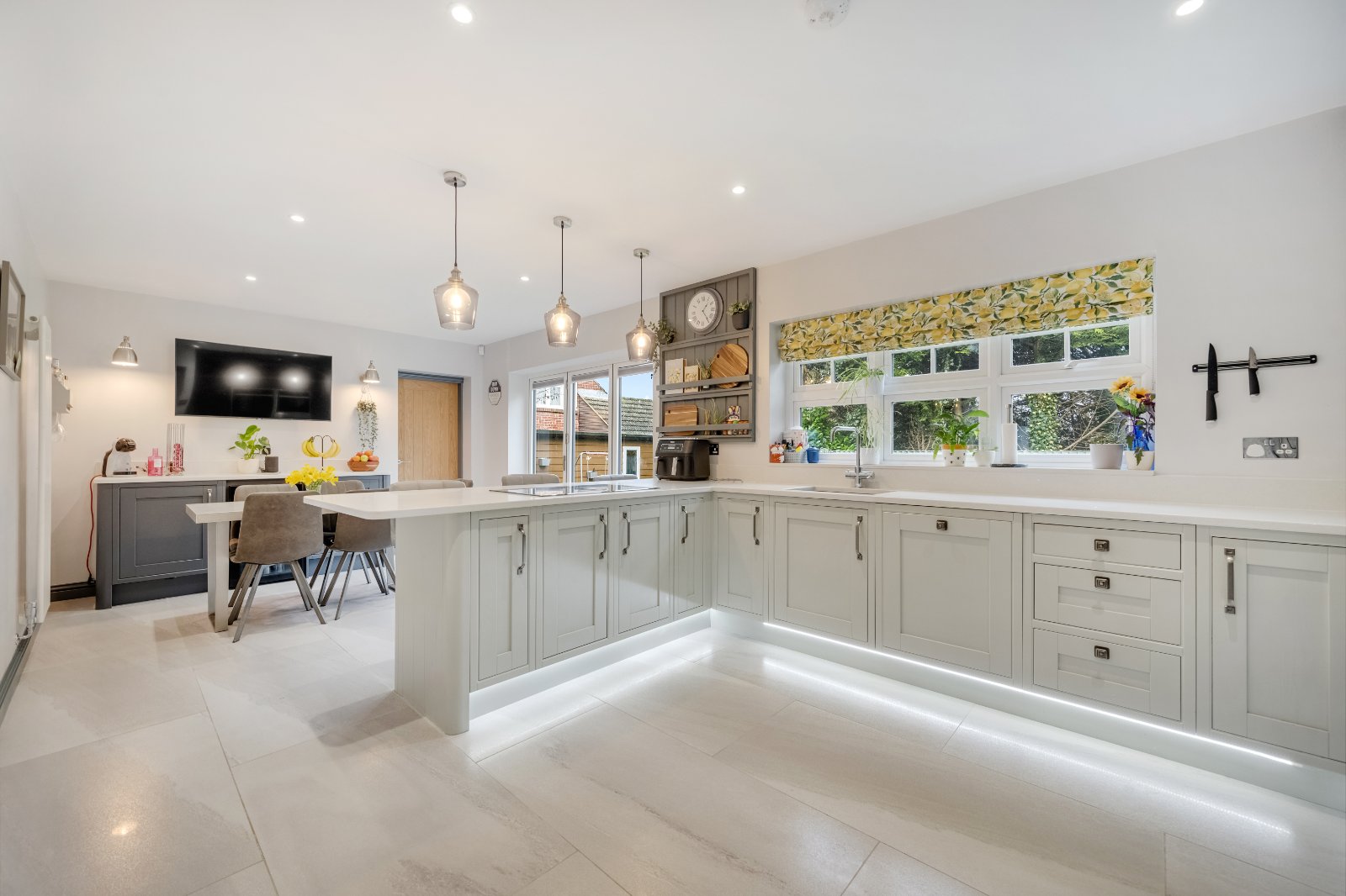 Foxholes Crescent, Calverley, Pudsey, West Yorkshire, LS28