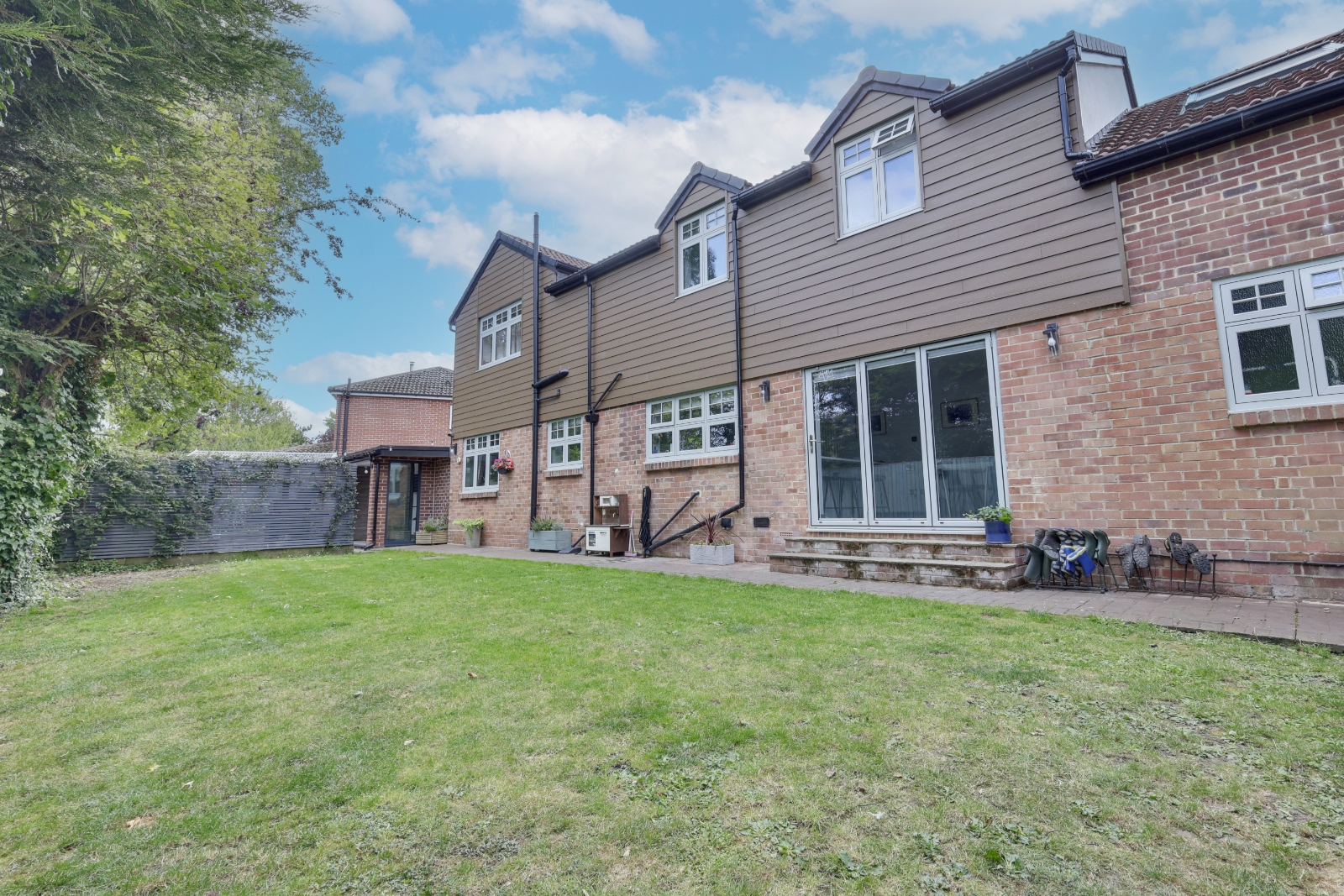 Foxholes Crescent, Calverley, Pudsey, West Yorkshire, LS28