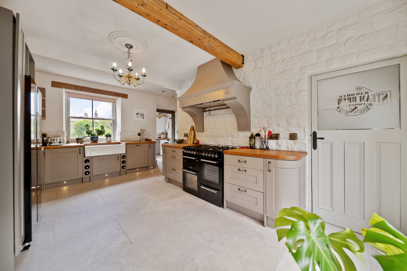 Micklefield Lane, Rawdon, Leeds, West Yorkshire, LS19