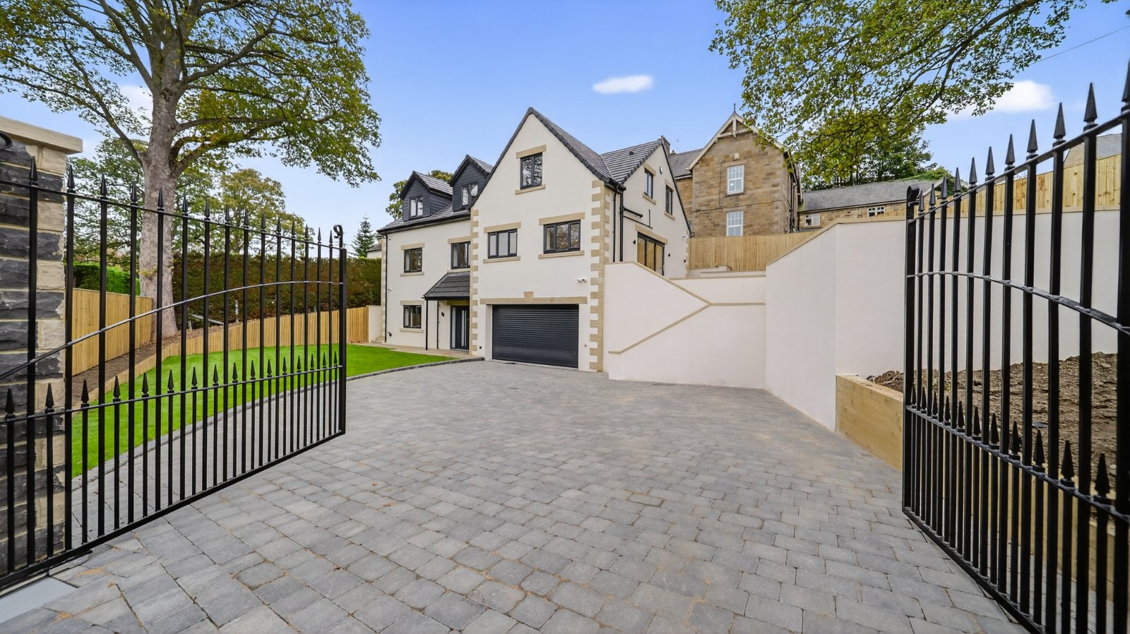 Leeds Road, Bramhope, Leeds, West Yorkshire, LS16