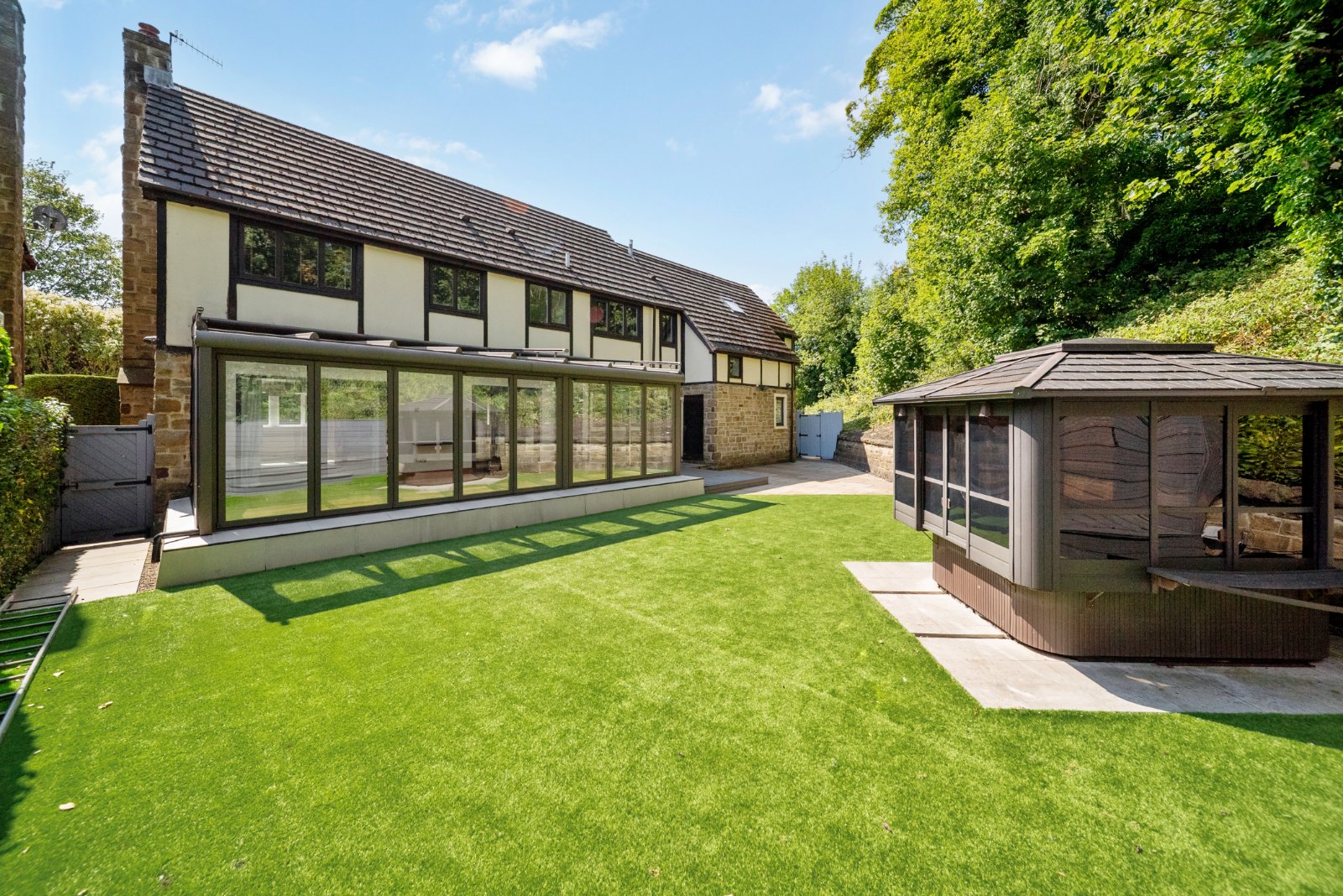 Woodlands Close, Apperley Bridge, West Yorkshire, BD10