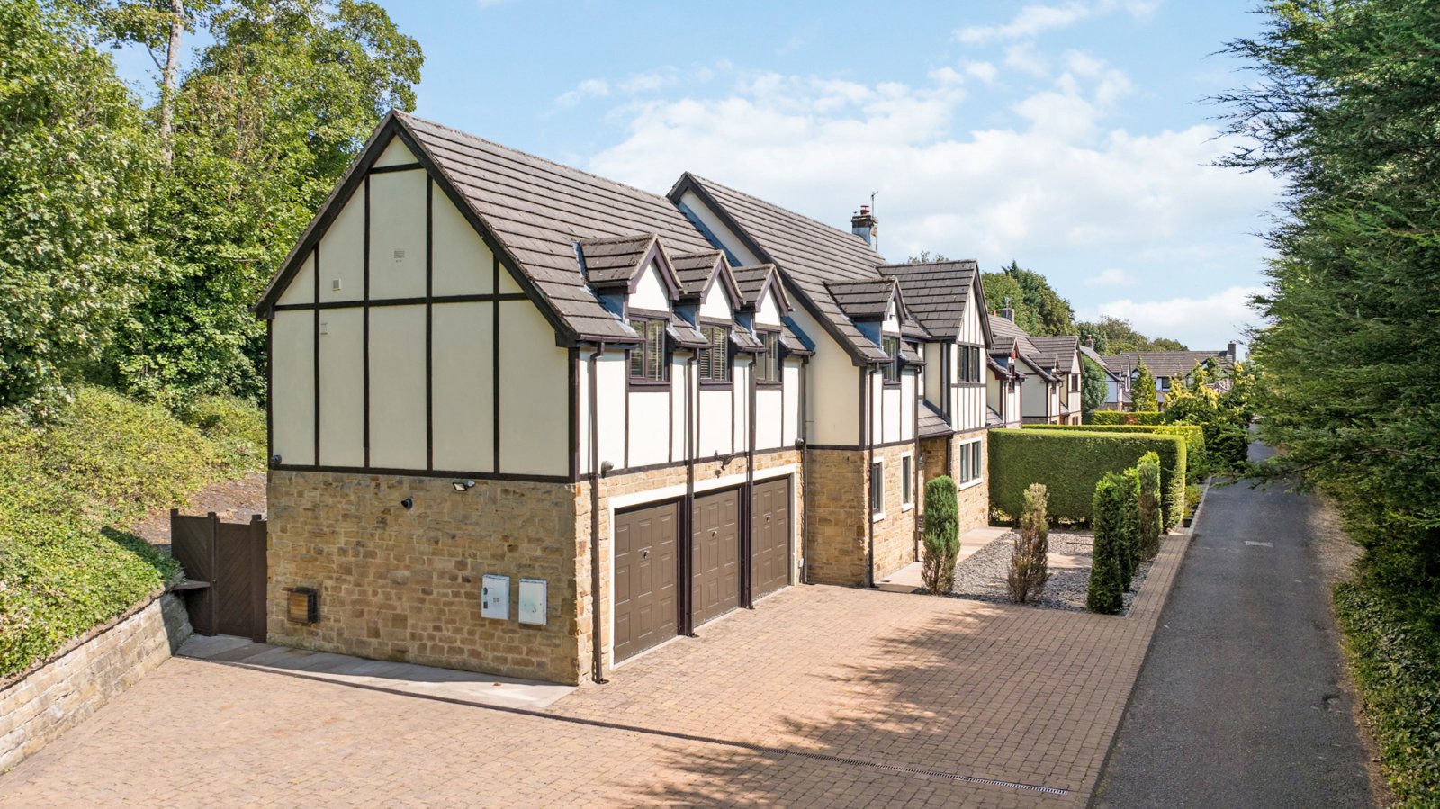 Woodlands Close, Apperley Bridge, West Yorkshire, BD10