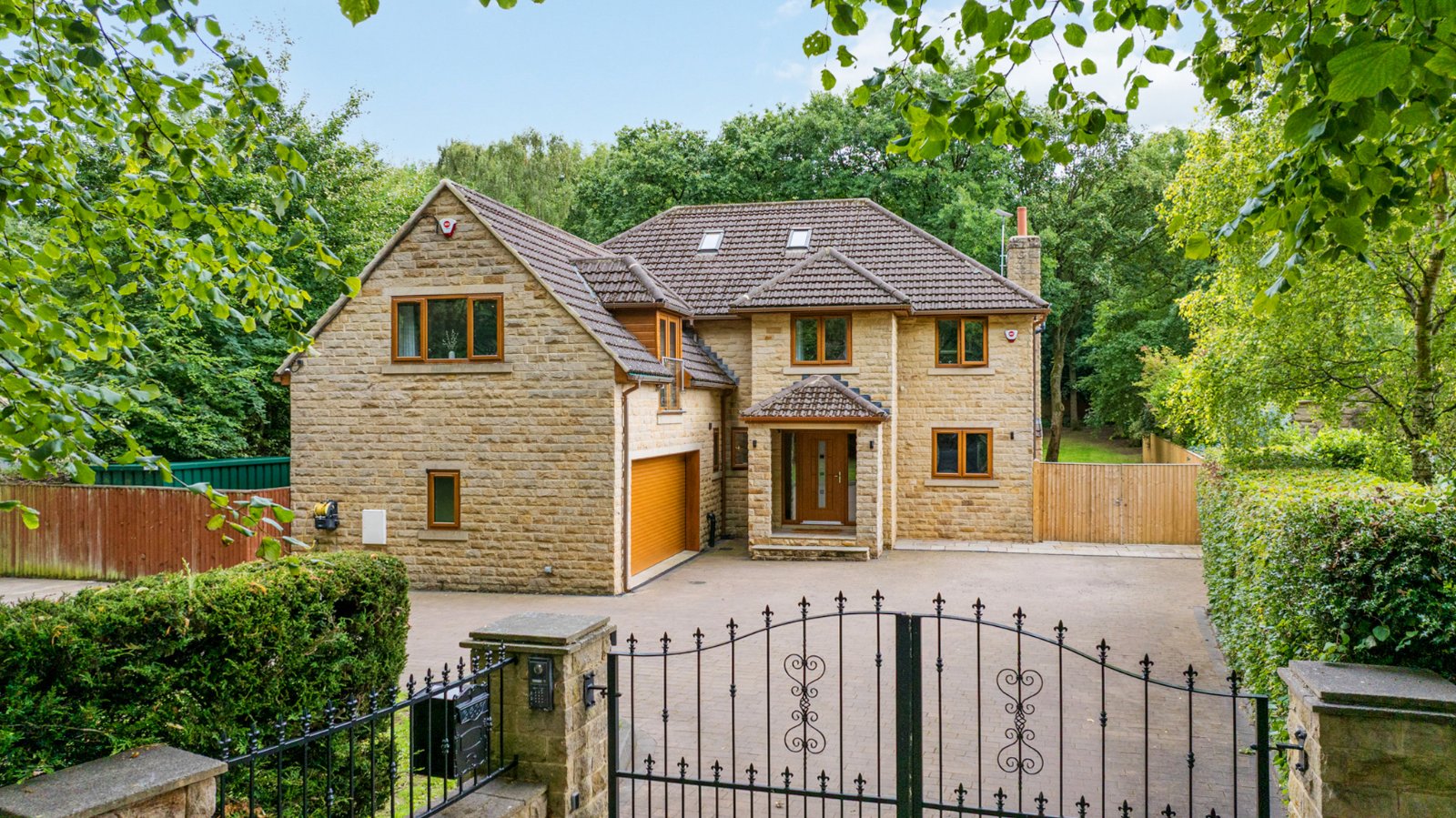 Clara Drive, Calverley, Pudsey, West Yorkshire, LS28