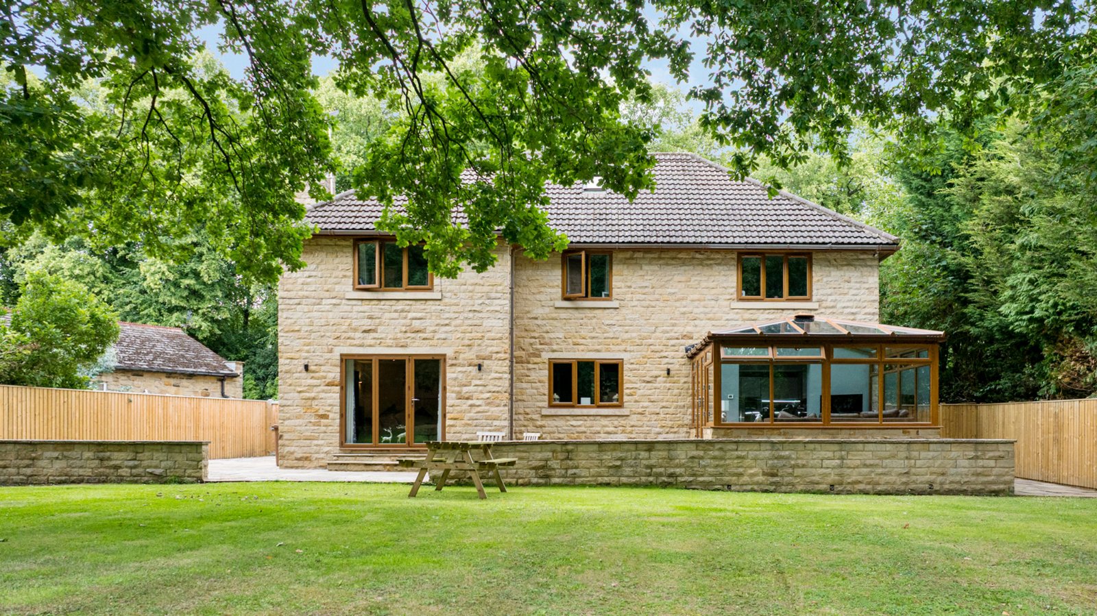 Clara Drive, Calverley, Pudsey, West Yorkshire, LS28