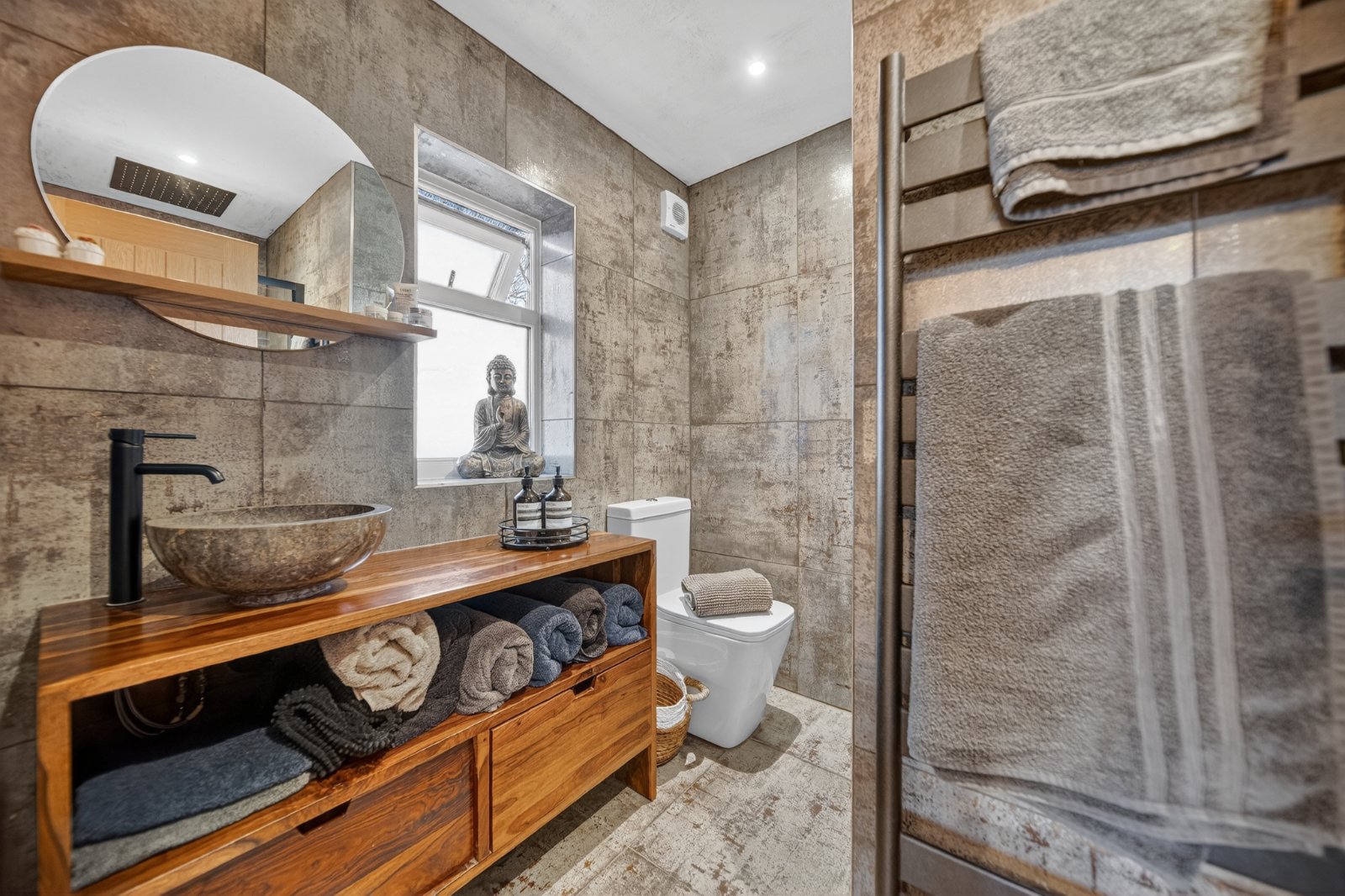 Larkfield Road, Rawdon, Leeds, West Yorkshire, LS19