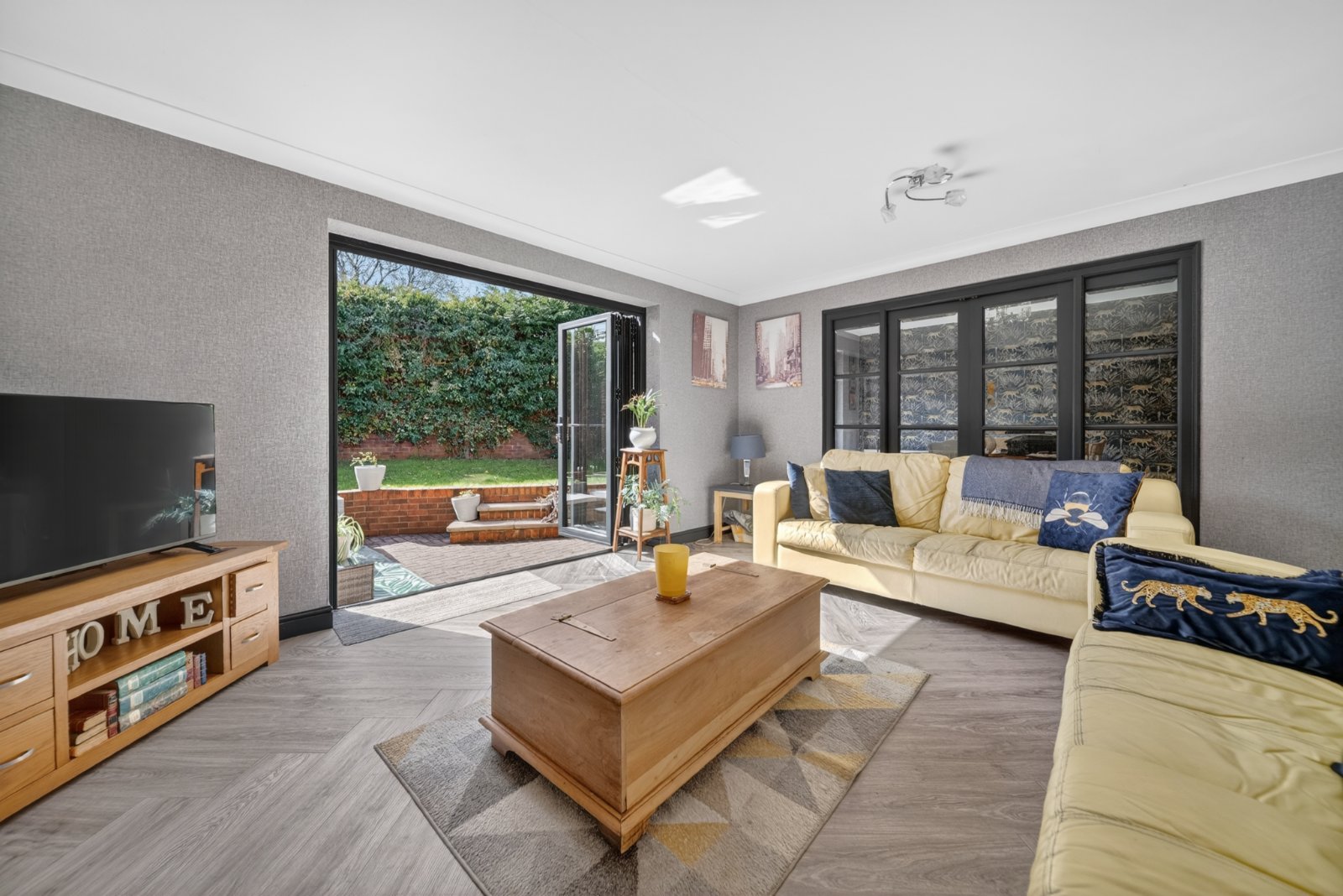 Hollin Park Court, Calverley, Pudsey, West Yorkshire, LS28