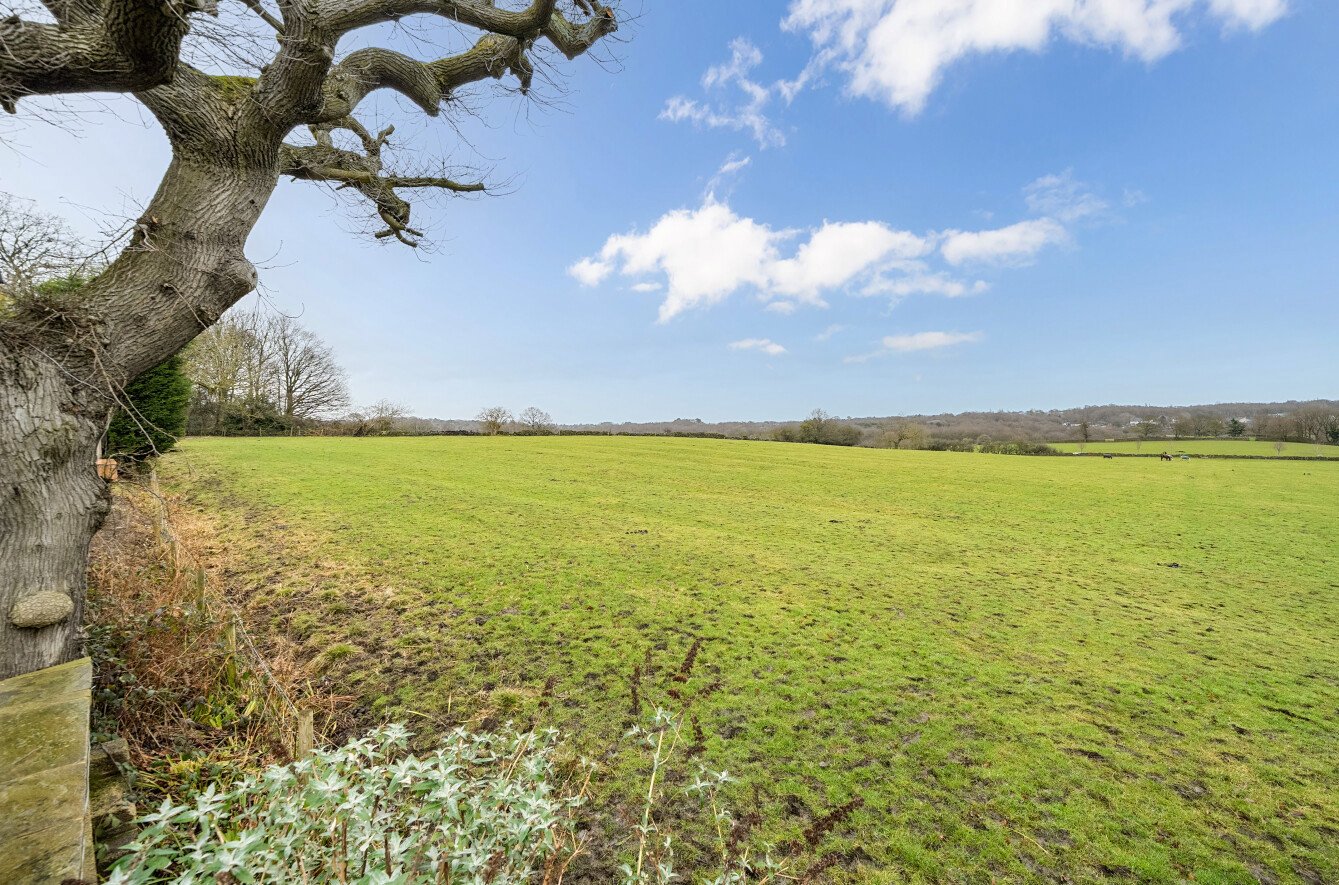 Dunstarn Gardens, Leeds, West Yorkshire, LS16