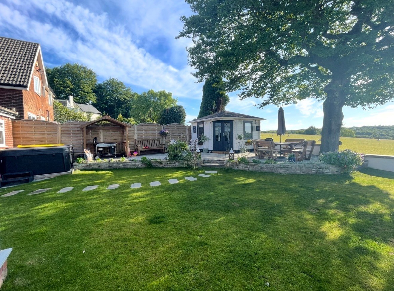 Dunstarn Gardens, Leeds, West Yorkshire, LS16