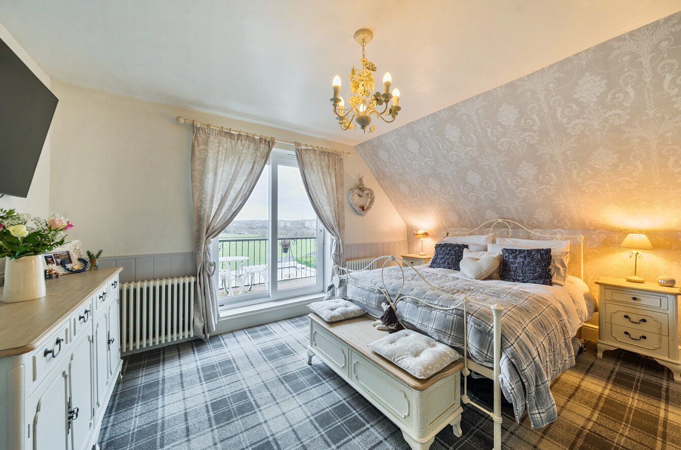 Dunstarn Gardens, Leeds, West Yorkshire, LS16