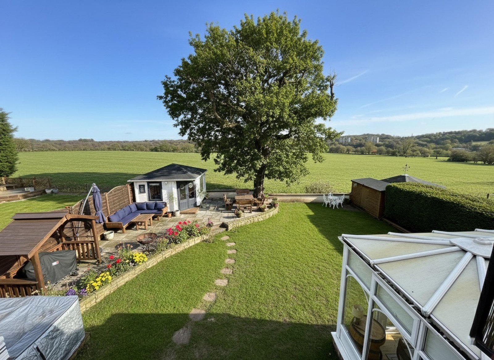 Dunstarn Gardens, Leeds, West Yorkshire, LS16