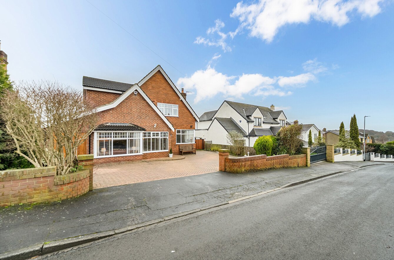 Dunstarn Gardens, Leeds, West Yorkshire, LS16