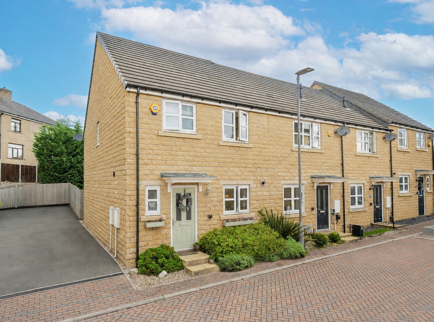 Brompton Drive, Bradford, West Yorkshire, BD10 - Hardisty