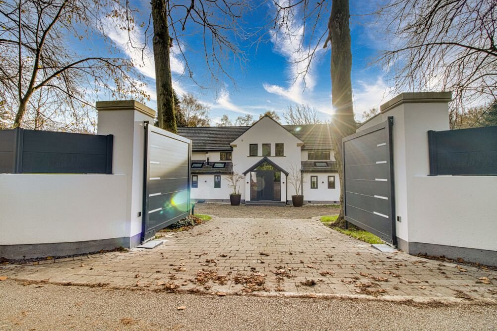 Langford House, Clara Drive, Calverley, Pudsey, West Yorkshire, LS28