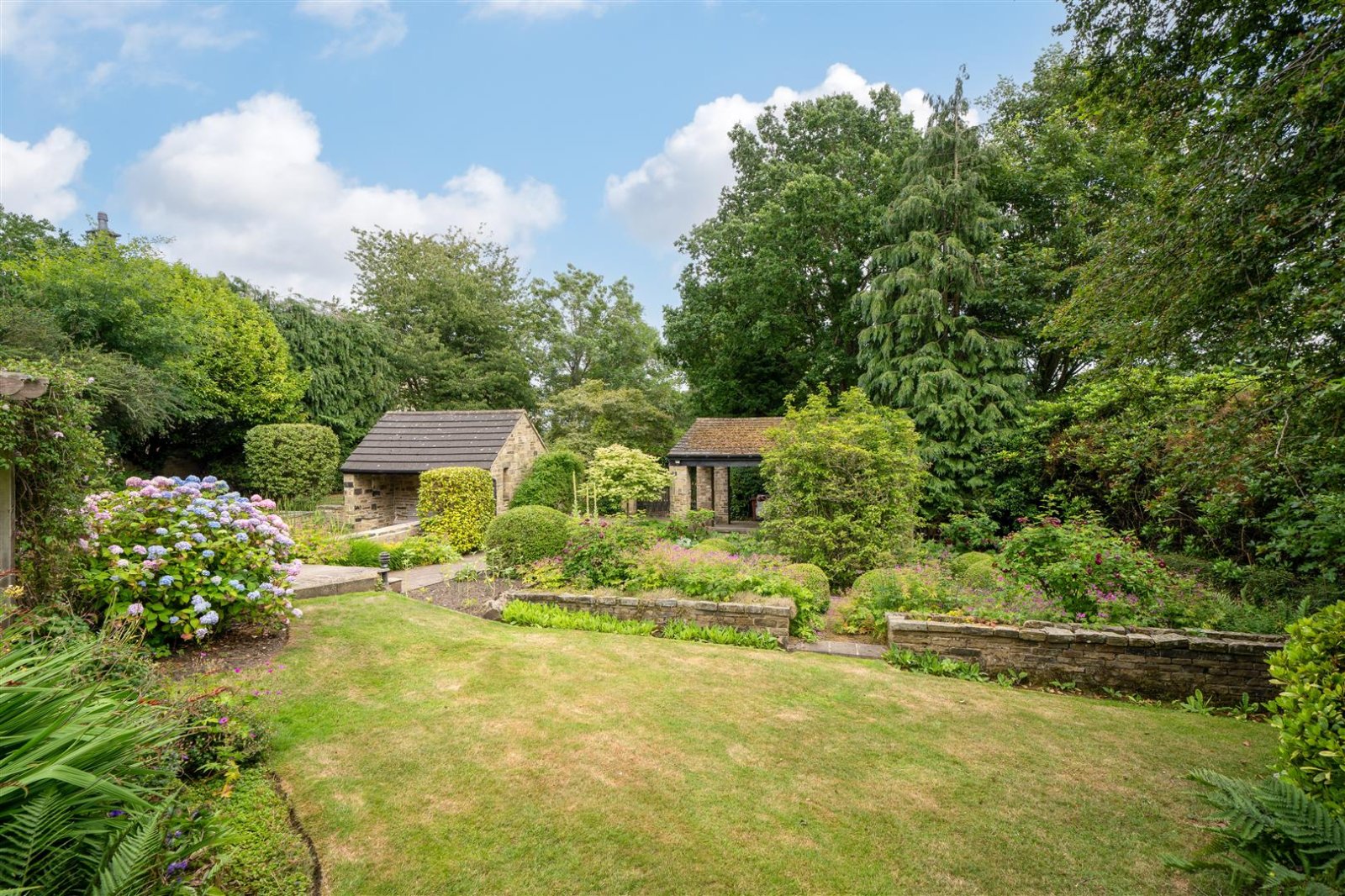 Acacia Park Drive, Apperley Bridge, West Yorkshire, BD10