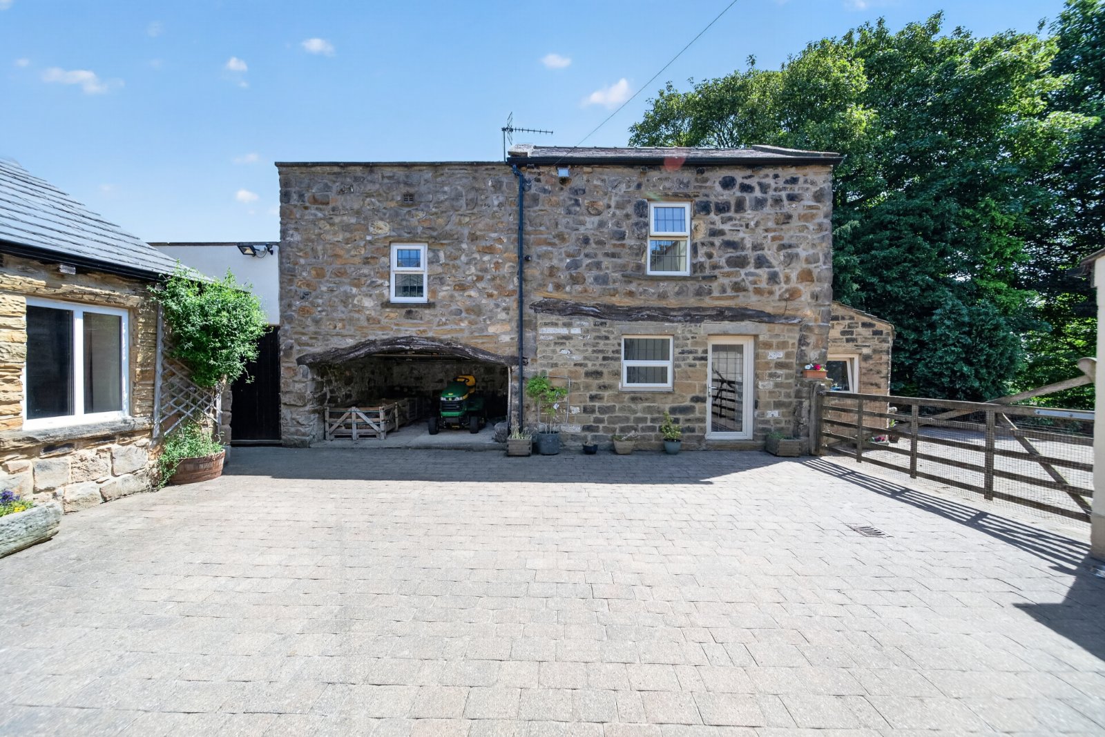 Priesthorpe Lane, Farsley, Pudsey, West Yorkshire, LS28