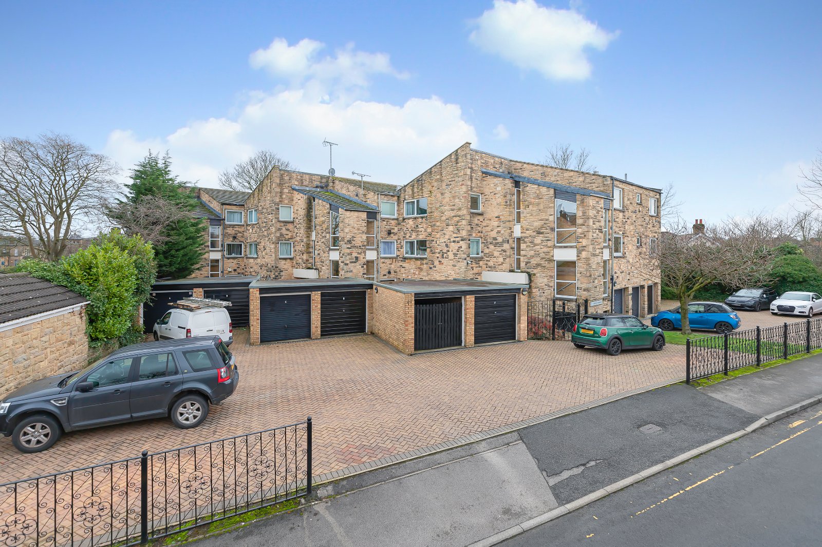 Renton Drive, Guiseley, Leeds, West Yorkshire, LS20 - Hardisty